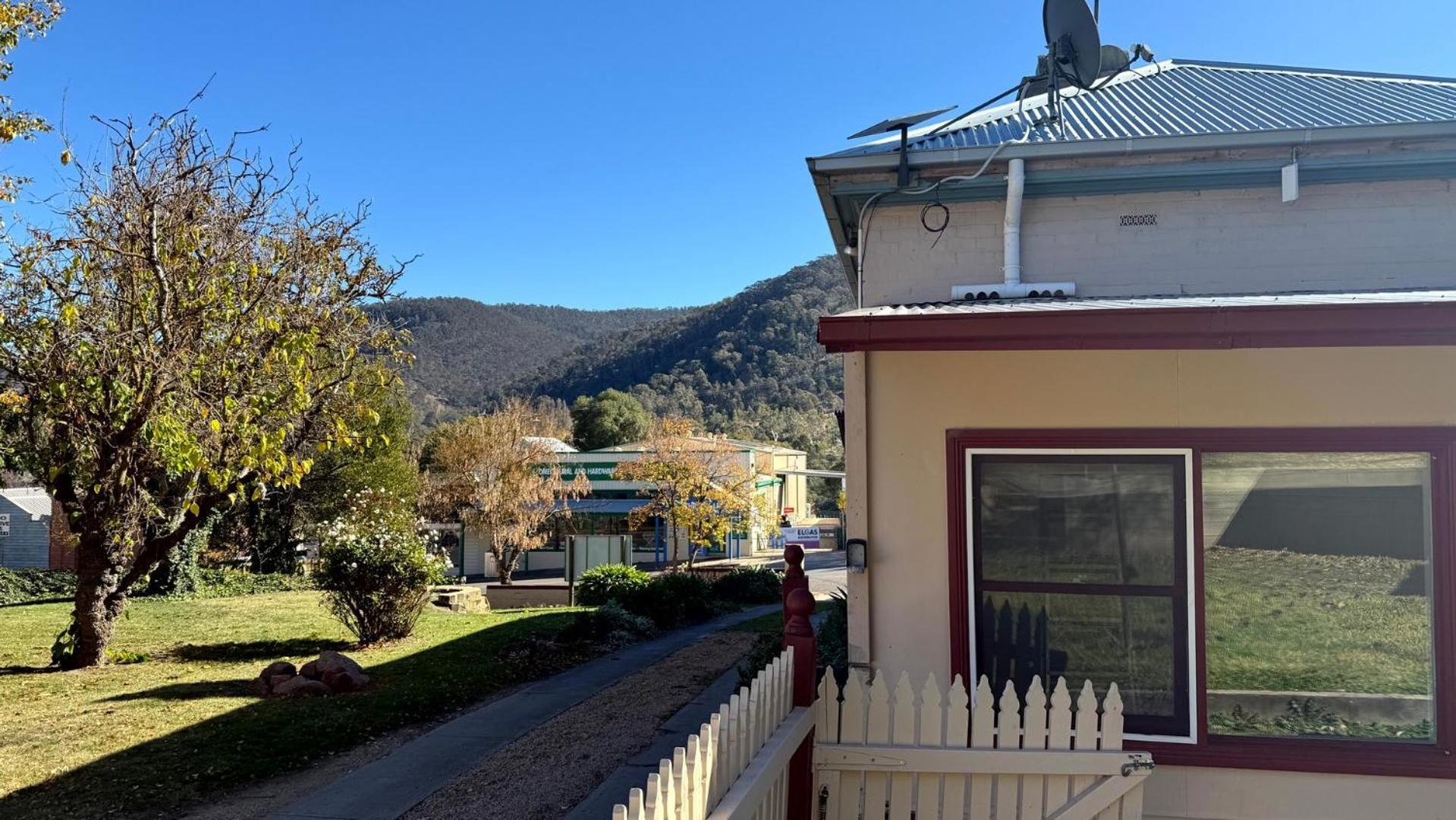 Colonial Bank Motel Omeo Экстерьер фото